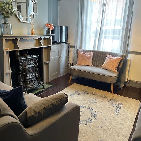 Lily Cottage Rye Luaran gambar